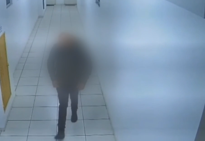 Homem esperou a irmã sair para trabalhar para atacá-la e invadir imóvel
 -  (crédito: Redes Sociais/Reprodução)