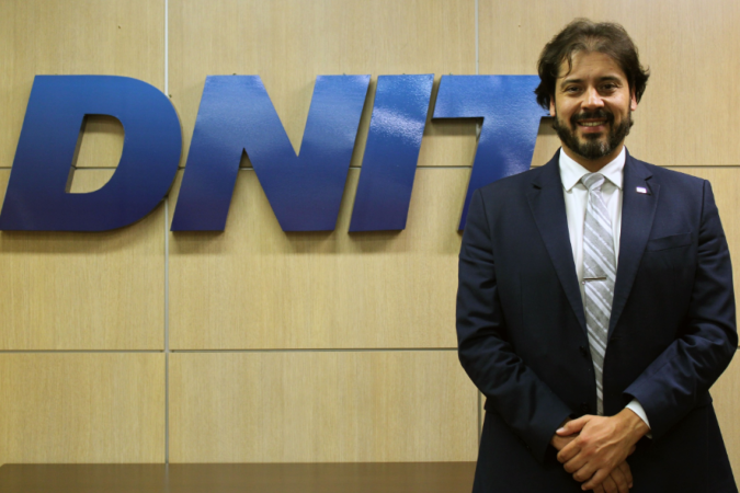 Segundo a PF, o diretor atuava como um facilitador no esquema que apura descontos irregulares de benefícios de aposentados e pensionistas - (crédito: Secom/Dnit) Segundo a PF, o diretor atuava como um facilitador no esquema que apura descontos irregulares de benefícios de aposentados e pensionistas - (crédito: Secom/Dnit)