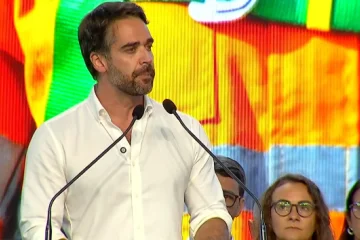 Eduardo Leite cobrou plateia: 'Se vocês desejam união e reconstrução, não hostilizem quem pensa diferente' -  (crédito: Reprodução/Youtube CanalGov)