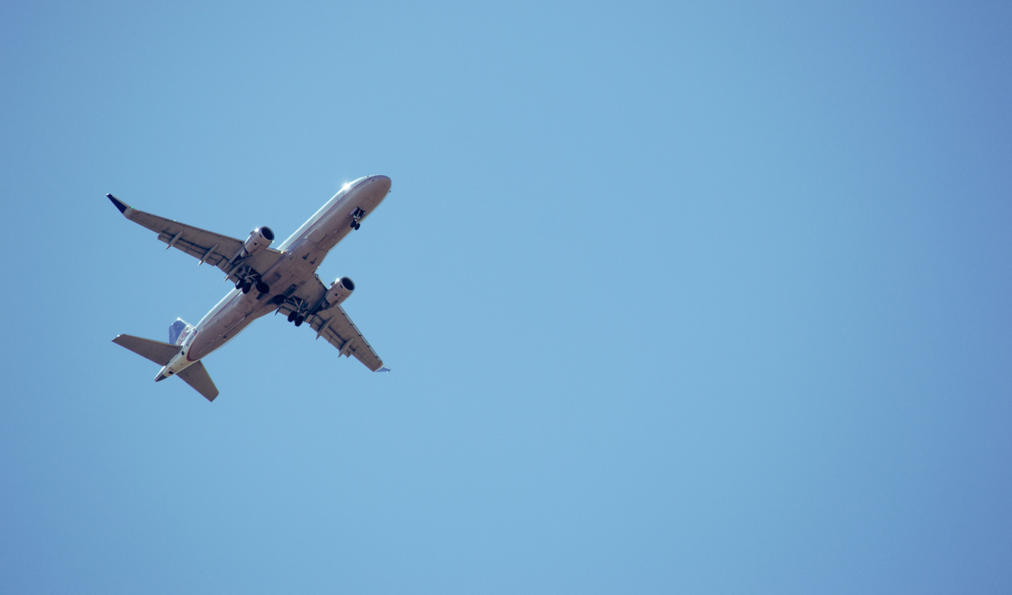 Revisão de regras da ANAC para voos: entenda como afeta seus direitos