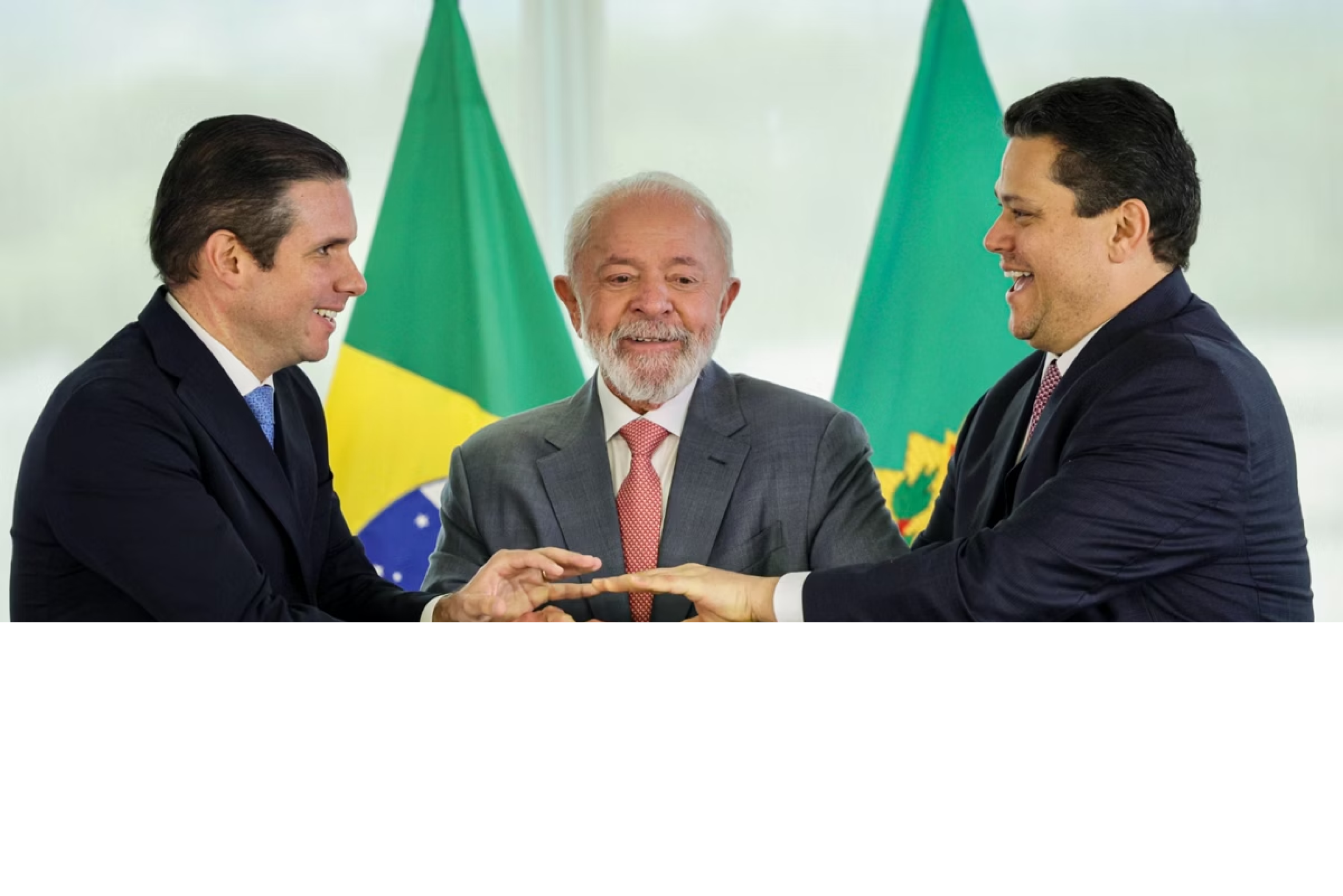 Sinal de aproximação: Lula reuniu Hugo Motta e Davi Alcolumbre em um churrasco na Granja do Torto - (crédito: Fabio Rodrigues-Pozzebom/Agência Brasil) Sinal de aproximação: Lula reuniu Hugo Motta e Davi Alcolumbre em um churrasco na Granja do Torto - (crédito: Fabio Rodrigues-Pozzebom/Agência Brasil)