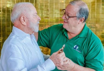 Lula e Frei Sérgio durante cerimônia ecumênica para celebrar os cinco anos da saída do presidente da prisão. O evento ocorreu em 2024, no Palácio da Alvorada -  (crédito: Ricardo Stuckert/PR) -Lula e Frei Sérgio durante cerimônia ecumênica para celebrar os cinco anos da saída do presidente da prisão. O evento ocorreu em 2024, no Palácio da Alvorada -  (crédito: Ricardo Stuckert/PR)