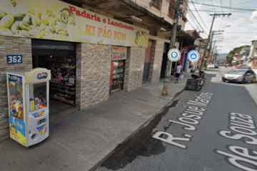 As mulheres mortas foram identificadas como uma adolescente de 16 anos, ex-namorada do suspeito e funcionária do local, e uma mulher de 56 anos, cliente da padaria -  (crédito: Google Street View/Reprodução)