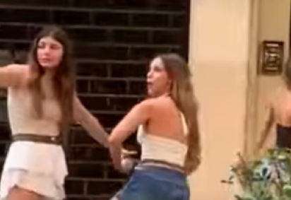 Agostina Paez imitou gestos de um macaco em ataque racista  -  (crédito: Reprodução) -Agostina Paez imitou gestos de um macaco em ataque racista  -  (crédito: Reprodução)