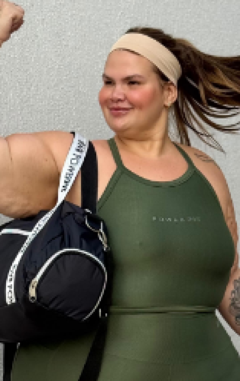 Tha&iacute;s Carla posa para foto com 85 kg a menos -  (crédito: Reprodu&ccedil;&atilde;o/Instagram)