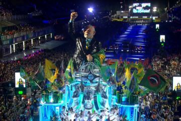 Janja seria destaque do último carro alegórico do desfile, mas foi substituída pela cantora Fafá de Belém - (crédito: Reprodução/GloboPlay) Janja seria destaque do último carro alegórico do desfile, mas foi substituída pela cantora Fafá de Belém - (crédito: Reprodução/GloboPlay)