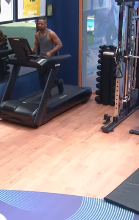 Juliano Floss e Leandro Boneco durante conversa na casa mais vigiada do Brasil - (crédito: Gshow/Reprodução) Juliano Floss e Leandro Boneco durante conversa na casa mais vigiada do Brasil - (crédito: Gshow/Reprodução)