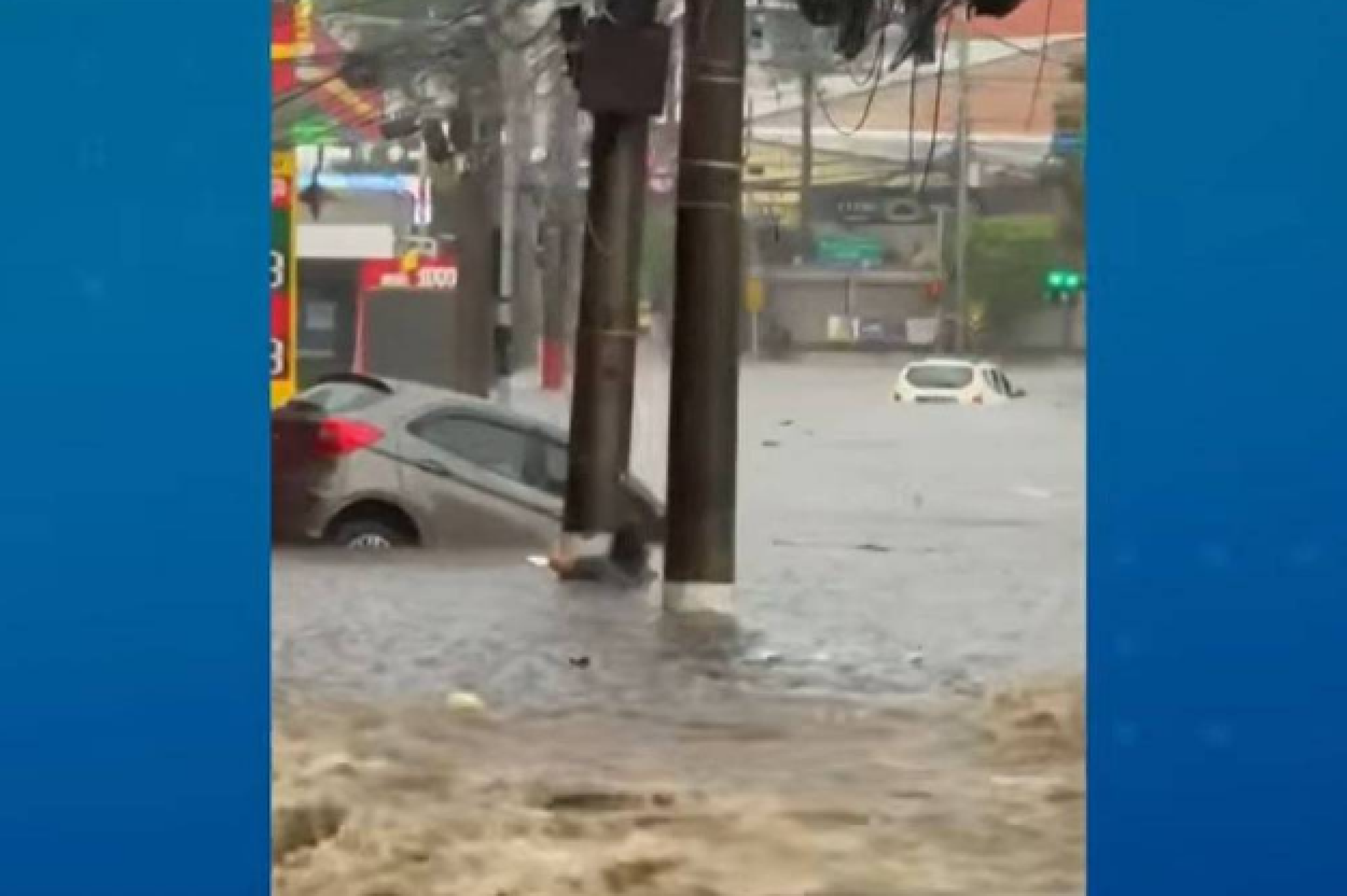 Mulher morre após ser arrastada por enxurrada em SP