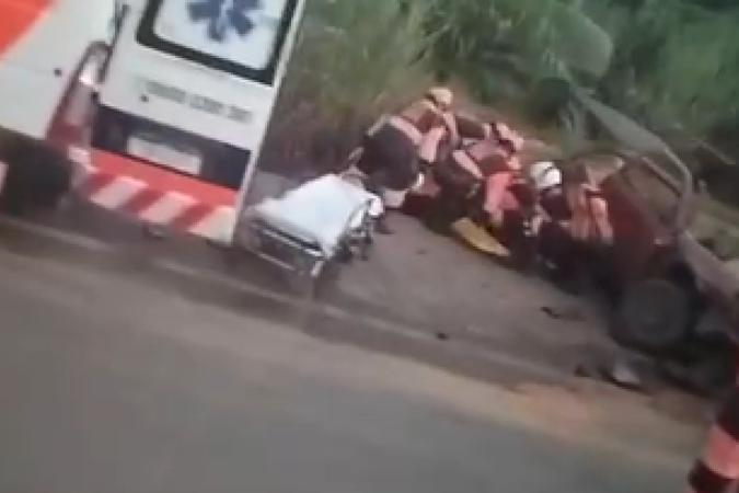 A concessionária Nova 381, responsável pelo trecho, informou que há congestionamento nos dois sentidos da via