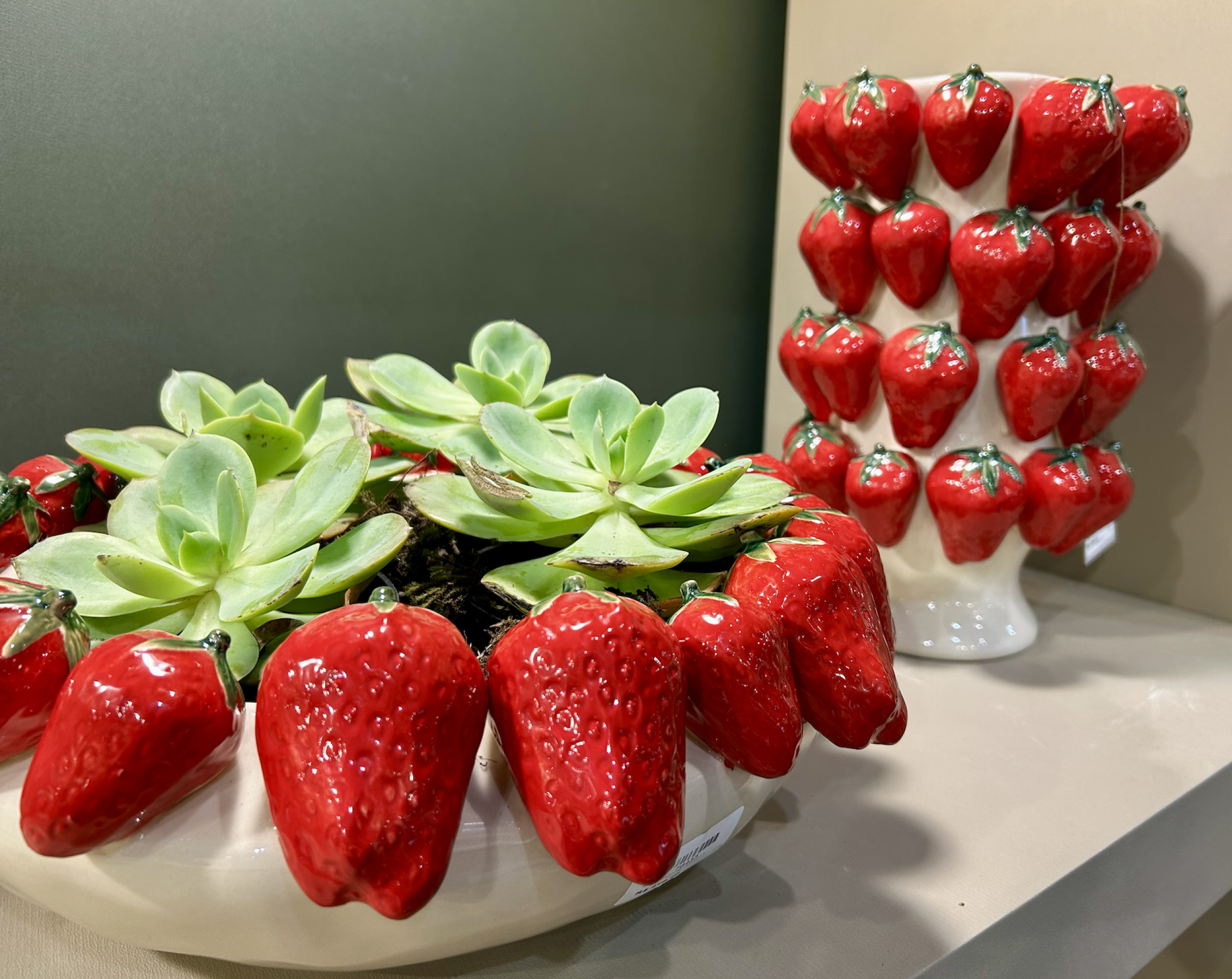 Frutas aparecem como elementos decorativos em lou&ccedil;as, estampas e objetos de mesa postas