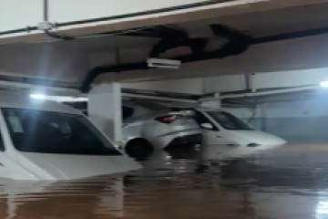 Vídeo: garagem vira ‘lagoa’ e carros ficam boiando em Juiz de Fora - Redes Sociais/Reprodução