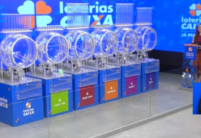 A Caixa Econômica Federal sorteia, na noite desta segunda-feira (16/3), cinco loterias: os concursos 6977 da Quina, o 3637 da Lotofácil, o 2900 da Lotomania, 2937 da Dupla-Sena e o 823 da Super Sete. -  (crédito: Reprodução Youtube) -A Caixa Econômica Federal sorteia, na noite desta segunda-feira (16/3), cinco loterias: os concursos 6977 da Quina, o 3637 da Lotofácil, o 2900 da Lotomania, 2937 da Dupla-Sena e o 823 da Super Sete. -  (crédito: Reprodução Youtube)