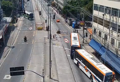 Durante o confronto um suspeito foi baleado  -  (crédito: Reprodução/Redes sociais) -Durante o confronto um suspeito foi baleado  -  (crédito: Reprodução/Redes sociais)