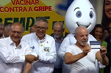 Lula e Alckmin foram vacinados durante evento em Anápolis, Goiás -  (crédito: Reprodução/CanalGOV)