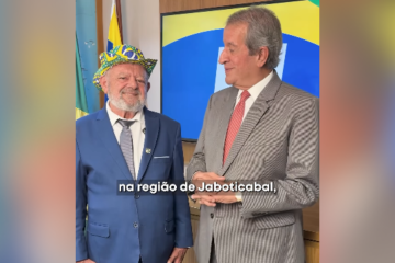 Valdemar Costa Neto e candidato fantasiado -  (crédito: Reprodução redes sociais) -Valdemar Costa Neto e candidato fantasiado -  (crédito: Reprodução redes sociais)