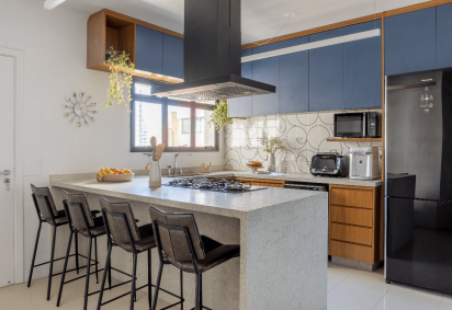 Entender as diferenças entre marcenaria e planejados ajuda a criar ambientes mais funcionais (Projeto: Atelier de Arquitetura Paulo Tripoloni | Imagem: Rafael Renzo) -  (crédito: EdiCase) -Entender as diferenças entre marcenaria e planejados ajuda a criar ambientes mais funcionais (Projeto: Atelier de Arquitetura Paulo Tripoloni | Imagem: Rafael Renzo) -  (crédito: EdiCase)