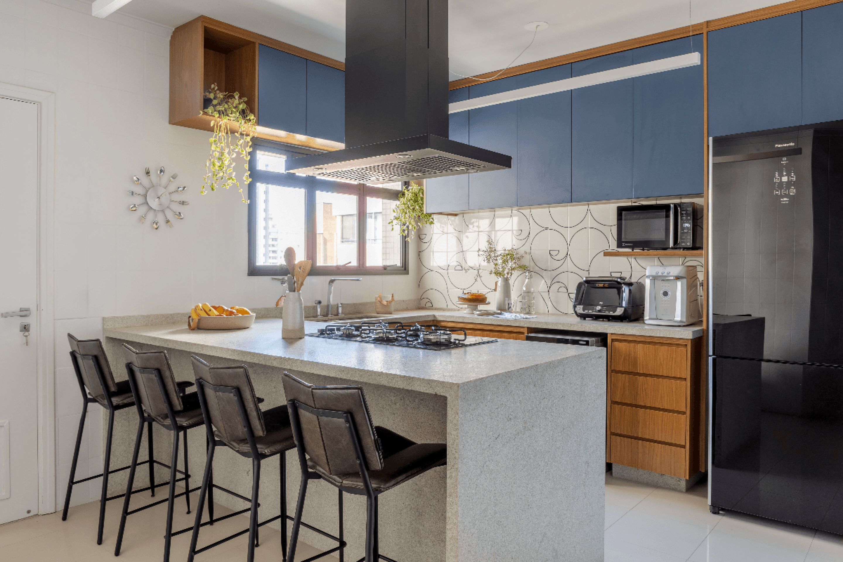 Entender as diferenças entre marcenaria e planejados ajuda a criar ambientes mais funcionais (Projeto: Atelier de Arquitetura Paulo Tripoloni | Imagem: Rafael Renzo) - (crédito: EdiCase) Entender as diferenças entre marcenaria e planejados ajuda a criar ambientes mais funcionais (Projeto: Atelier de Arquitetura Paulo Tripoloni | Imagem: Rafael Renzo) - (crédito: EdiCase)