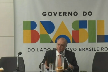 O presidente da República em exercício, Geraldo Alckmin, vai fornecer mais informações sobre a medida, em conversa com jornalistas prevista para tarde desta quinta (16/4) - (crédito: Reprodução/Youtube Mdic) O presidente da República em exercício, Geraldo Alckmin, vai fornecer mais informações sobre a medida, em conversa com jornalistas prevista para tarde desta quinta (16/4) - (crédito: Reprodução/Youtube Mdic)