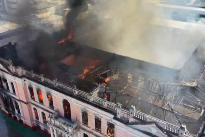 As causas do incêndio serão investigadas pela Polícia Científica e pela Polícia Civil do Estado -  (crédito: G1 )