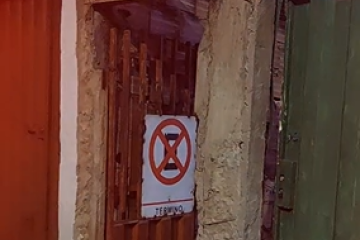 Conforme os relatos, o homem passou a agredir a vítima com socos, chutes e joelhadas ao retornar ao encontro -  (crédito: PMMG/Reprodução)