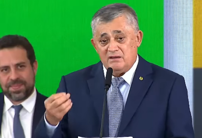 Em seu discurso de posse, no Palácio do Planalto, Guimarães destacou seu papel de então líder do governo na Câmara -  (crédito: Reprodução/Youtube LulaOficial) -Em seu discurso de posse, no Palácio do Planalto, Guimarães destacou seu papel de então líder do governo na Câmara -  (crédito: Reprodução/Youtube LulaOficial)