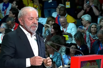 Lula também destacou que a ONU não pode ficar 'silenciosa' ao ver o que está acontecendo no mundo. 'O Trump invade o Irã e aumenta o feijão no Brasil, o milho no México, a gasolina em outro país. É o pobre que vai pagar a irresponsabilidade de guerras que ninguém quer' -  (crédito: Reprodução/Youtube LulaOficial)