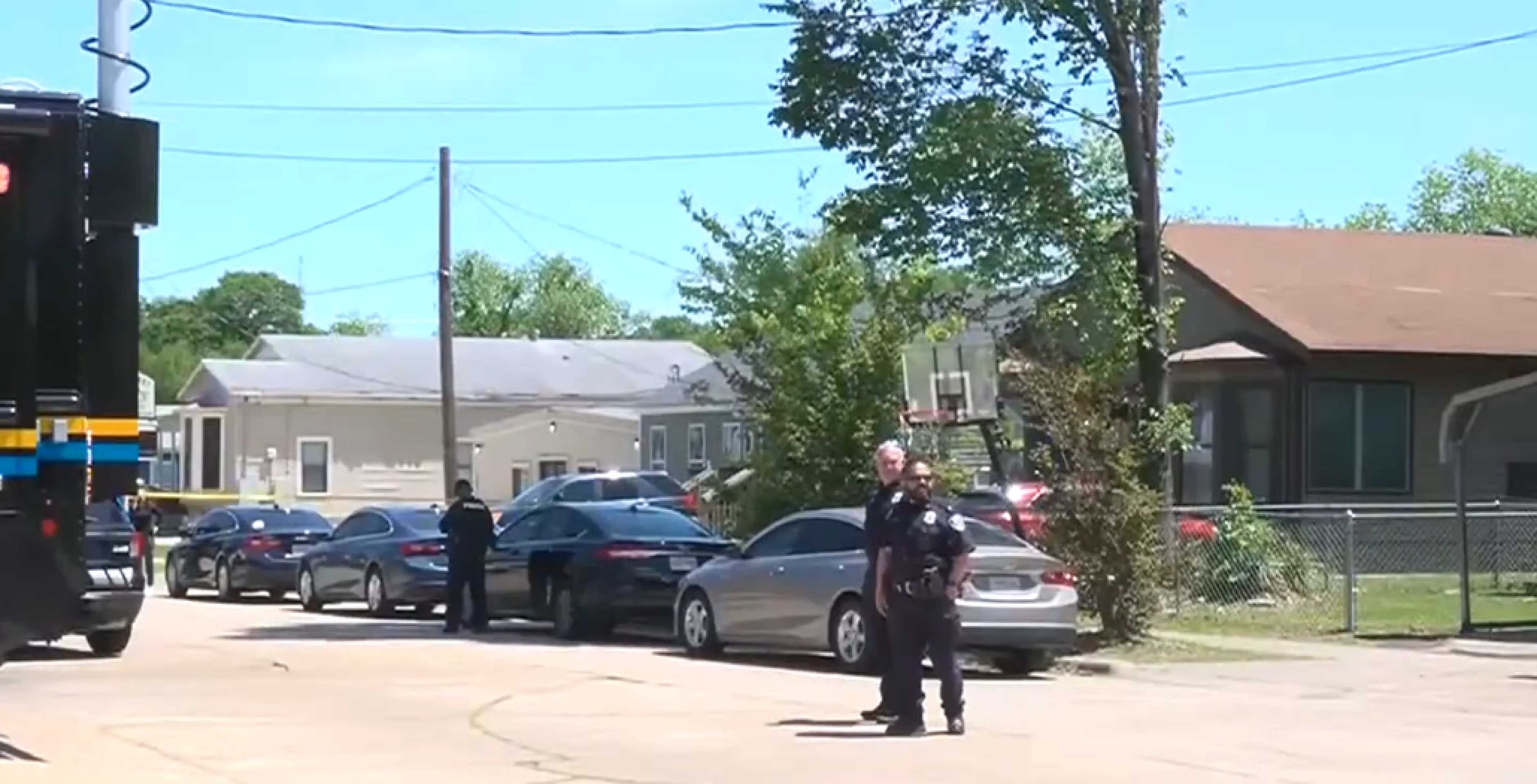 Atirador mata 8 crianças e morre após confronto com polícia  nos EUA