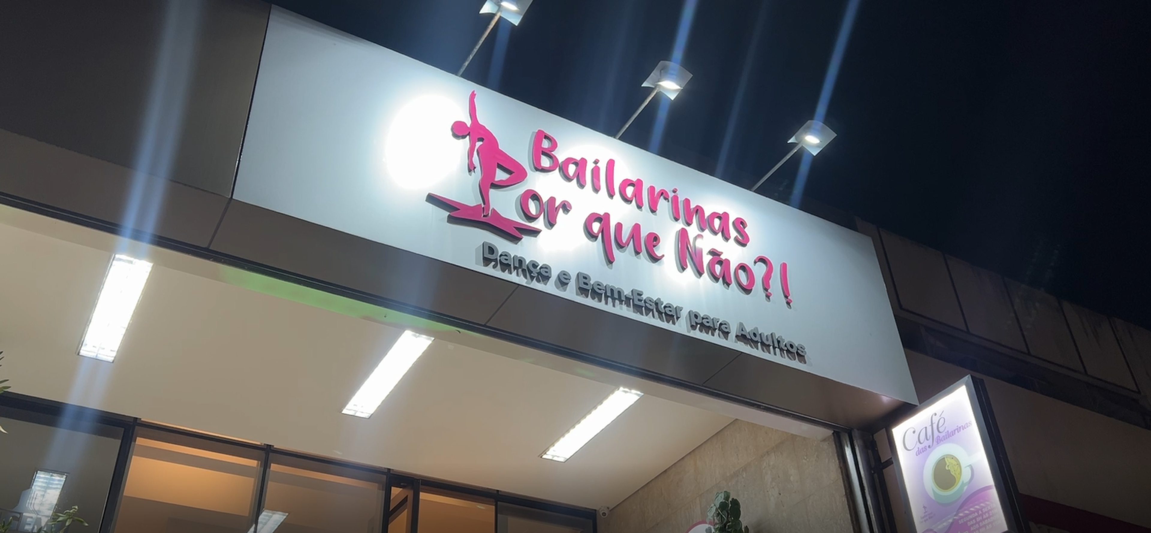 Fachada da escola Bailarinas, Por Que N&atilde;o?