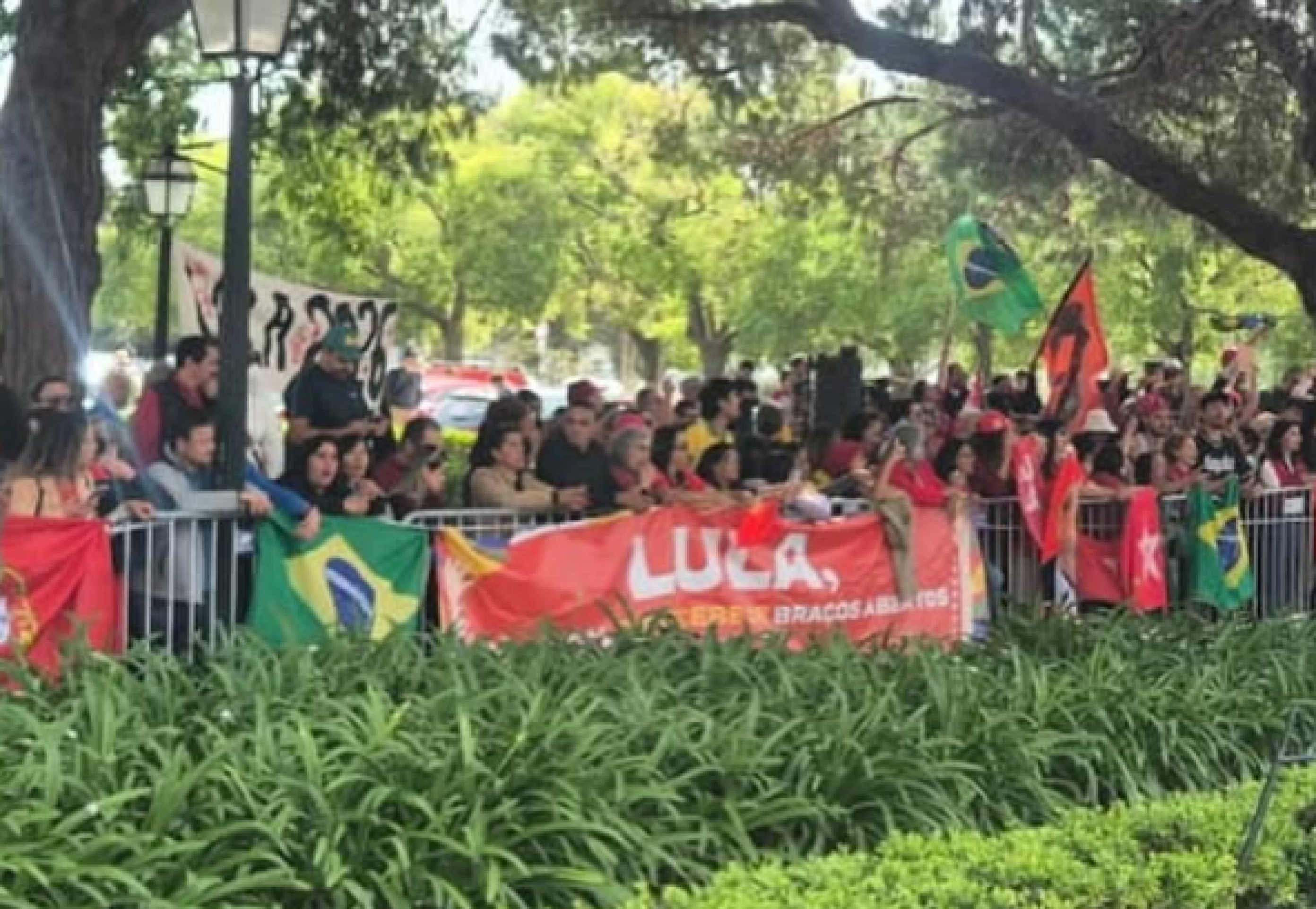 Manifesta&ccedil;&atilde;o em defesa do presidente Lula durante visita do petista a Lisboa, em Portugal