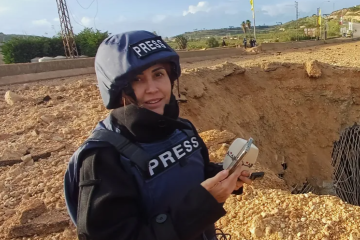 Amal Khalil era correspondente do jornal local Al Akhbar. Outra repórter foi encontrada em estado grave nos escombros -  (crédito: Mohammed Zaatari / AP)