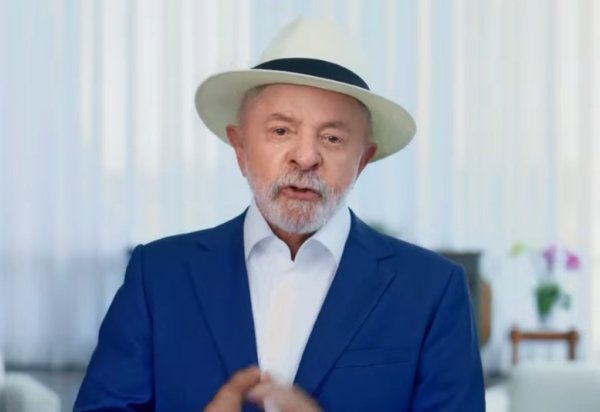 Lula fez declaração na TV na noite desta quinta-feira (30/4) -  (crédito: Reprodução/Youtube)