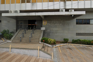 Faixada da sede da Polícia Judiciária Civil do Mato Grosso (PCJ-MT), em Cuiabá (MT) -  (crédito: Reprodução / Google Maps)