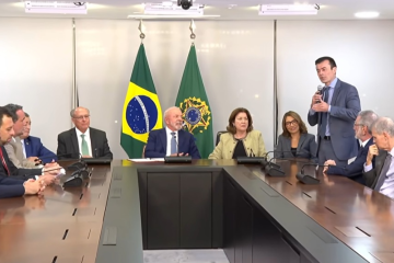 Em encontro com ministros, Lula fez a divulgação do anúncio  -  (crédito: Reprodução/YouTube/Gov)