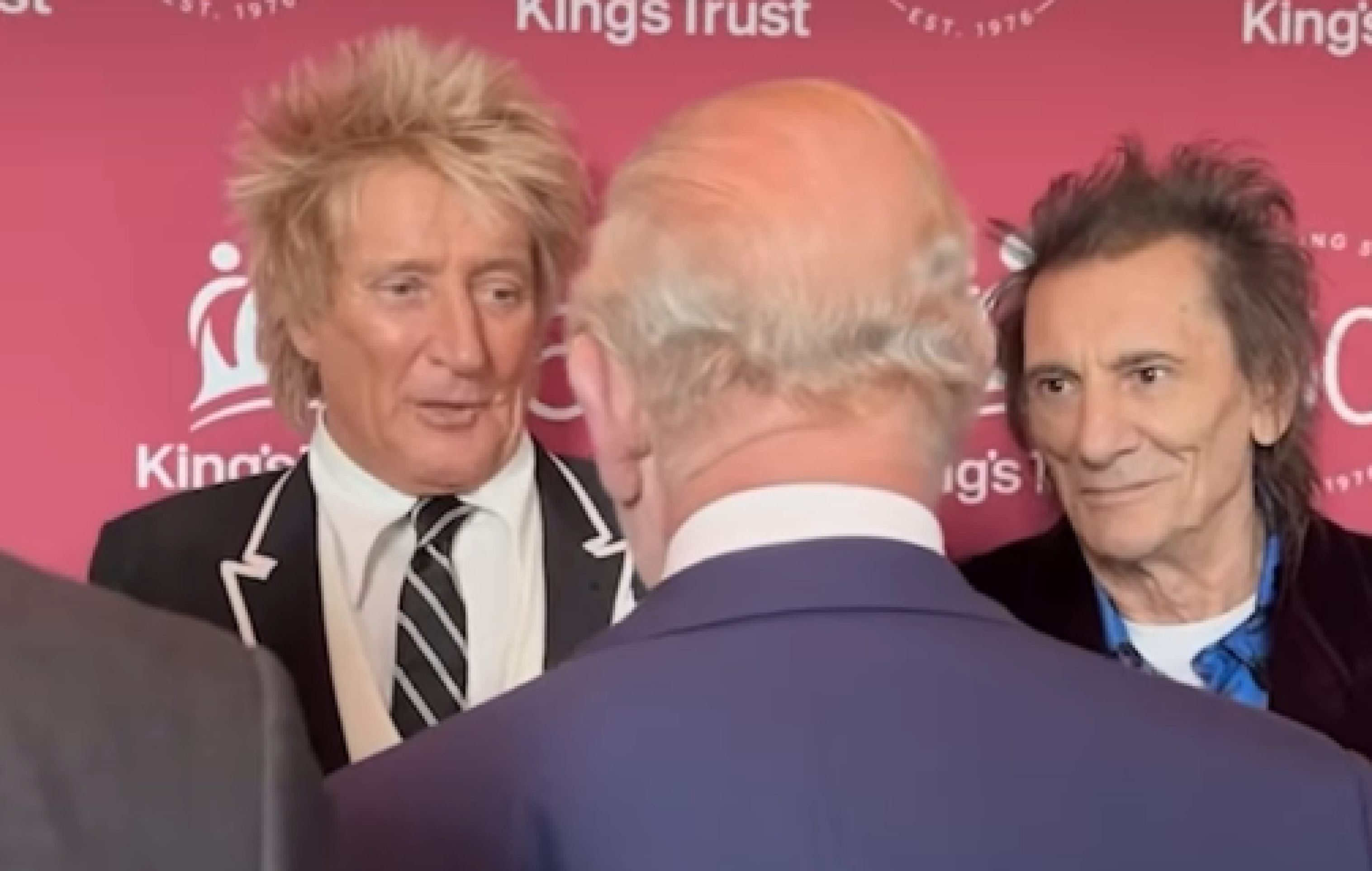 Cantor Rod Stewart chama Trump de 