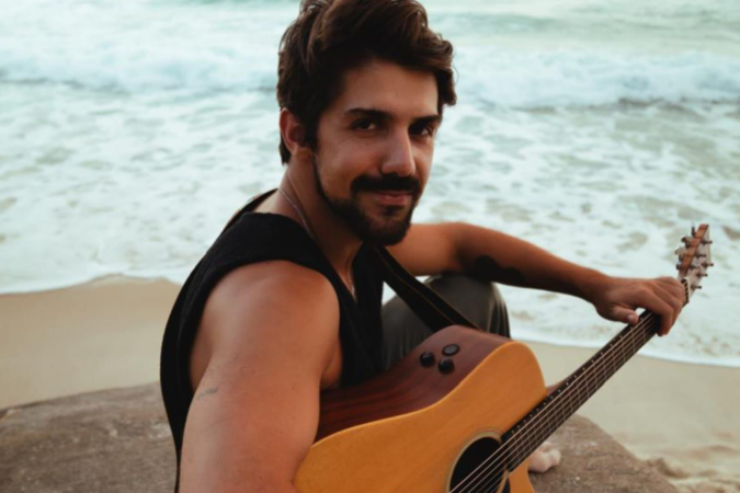 Gabriel Gonti lança clipe de 'Tô na Praia' e confirma show gratuito em Patos de Minas
- (crédito: Dona Isa) Gabriel Gonti lança clipe de 'Tô na Praia' e confirma show gratuito em Patos de Minas
- (crédito: Dona Isa)