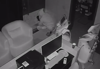 Imagens de câmera de segurança mostram a ação dos criminosos -  (crédito: Material cedido ao Correio/61Notícias) -Imagens de câmera de segurança mostram a ação dos criminosos -  (crédito: Material cedido ao Correio/61Notícias)