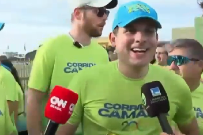 Hugo Motta conversa com jornalistas após corrida dos 200 anos da Câmara
