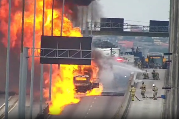 O trânsito ficou lento em diferentes trechos da via, enquanto agentes orientavam motoristas e ajudavam no bloqueio da área afetada -  (crédito: Reprodução/Prefeitura do Rio)