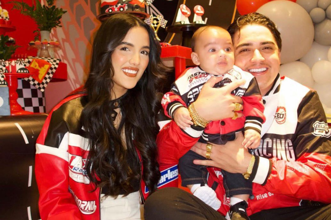Influencer Karolly Rayssa posa ao lado do filho e do namorado, o cantor Natanzinho Lima - (crédito: Divulgação) Influencer Karolly Rayssa posa ao lado do filho e do namorado, o cantor Natanzinho Lima - (crédito: Divulgação)