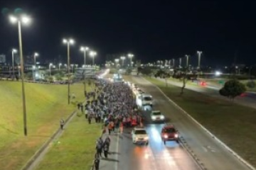 A romaria começou por volta das 18h30 do sábado, no Gama, com uma missa -  (crédito: Reprodução/Instagram)