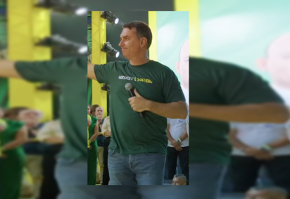 Na imagem, um frame do novo jingle de campanha do Flávio Bolsonaro -  (crédito: Reprodução/Instagram @flaviobolsonaro) -Na imagem, um frame do novo jingle de campanha do Flávio Bolsonaro -  (crédito: Reprodução/Instagram @flaviobolsonaro)