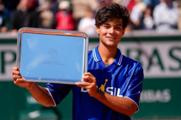 Guto Miguel é campeão do torneio juvenil de Roland Garros - (crédito: Federação Francesa de Tênis) Guto Miguel é campeão do torneio juvenil de Roland Garros - (crédito: Federação Francesa de Tênis)