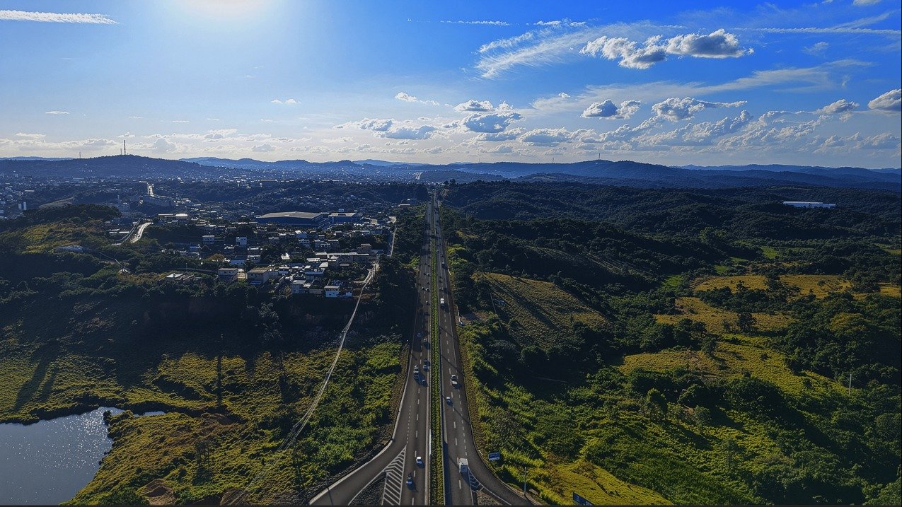 A BR-040, rodovia estrat&eacute;gica do pa&iacute;s, &eacute; modernizada para conectar regi&otilde;es e impulsionar o desenvolvimento -  (crédito: Divulga&ccedil;&atilde;o/Via Cristais)