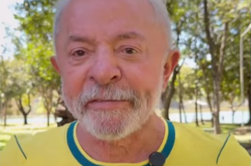 Ao encerrar a mensagem, Lula demonstrou otimismo com o desempenho da equipe e resumiu sua expectativa para a competição: 'A Copa do Mundo a gente não disputa. A gente ganha'.
- (crédito: Reprodução/Instagram/@lulaoficial) Ao encerrar a mensagem, Lula demonstrou otimismo com o desempenho da equipe e resumiu sua expectativa para a competição: 'A Copa do Mundo a gente não disputa. A gente ganha'.
- (crédito: Reprodução/Instagram/@lulaoficial)