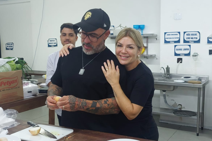 Henrique Fogaça posa ao lado da chef executiva Hérika Skaff - (crédito: Divulgação) Henrique Fogaça posa ao lado da chef executiva Hérika Skaff - (crédito: Divulgação)