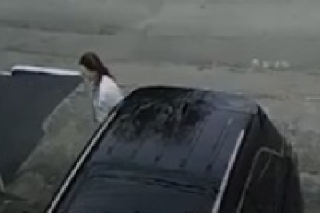 A mulher foi libertada sem ferimentos em um trecho da Rodovia Régis Bittencourt e acabou resgatada por uma equipe da Guarda Civil Metropolitana (GCM) - (crédito: Reprodução/TV Globo) A mulher foi libertada sem ferimentos em um trecho da Rodovia Régis Bittencourt e acabou resgatada por uma equipe da Guarda Civil Metropolitana (GCM) - (crédito: Reprodução/TV Globo)