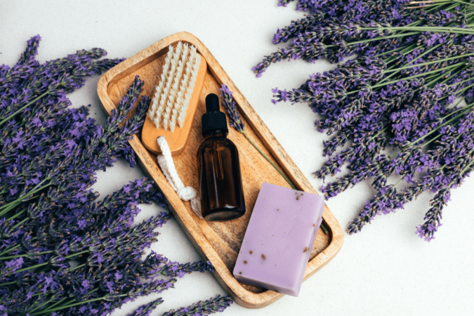 Banhos com ervas podem ajudar a aliviar a tensão do dia (Imagem: Olga Pylypenko | Shutterstock) - (crédito: EdiCase) Banhos com ervas podem ajudar a aliviar a tensão do dia (Imagem: Olga Pylypenko | Shutterstock) - (crédito: EdiCase)