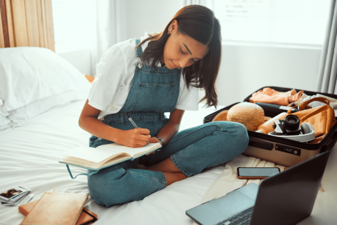 O processo de estudo durante as férias deve ser guiado e equilibrado para que o aluno aproveite ao máximo (Imagem: PeopleImages | Shutterstock) - (crédito: EdiCase) O processo de estudo durante as férias deve ser guiado e equilibrado para que o aluno aproveite ao máximo (Imagem: PeopleImages | Shutterstock) - (crédito: EdiCase)
