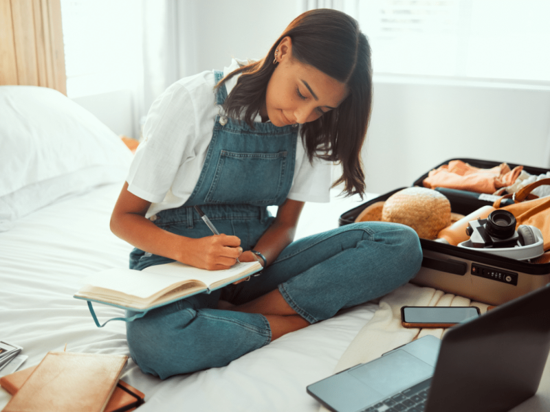 O processo de estudo durante as férias deve ser guiado e equilibrado para que o aluno aproveite ao máximo (Imagem: PeopleImages | Shutterstock) -  (crédito: EdiCase)