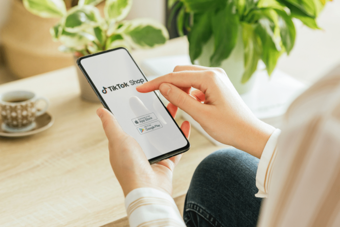 TikTok Shop registrou crescimento de 102 vezes no indicador que mede o valor bruto de mercadorias vendidas pela plataforma (Imagem: Azulblue | Shutterstock)
- (crédito: EdiCase) TikTok Shop registrou crescimento de 102 vezes no indicador que mede o valor bruto de mercadorias vendidas pela plataforma (Imagem: Azulblue | Shutterstock)
- (crédito: EdiCase)